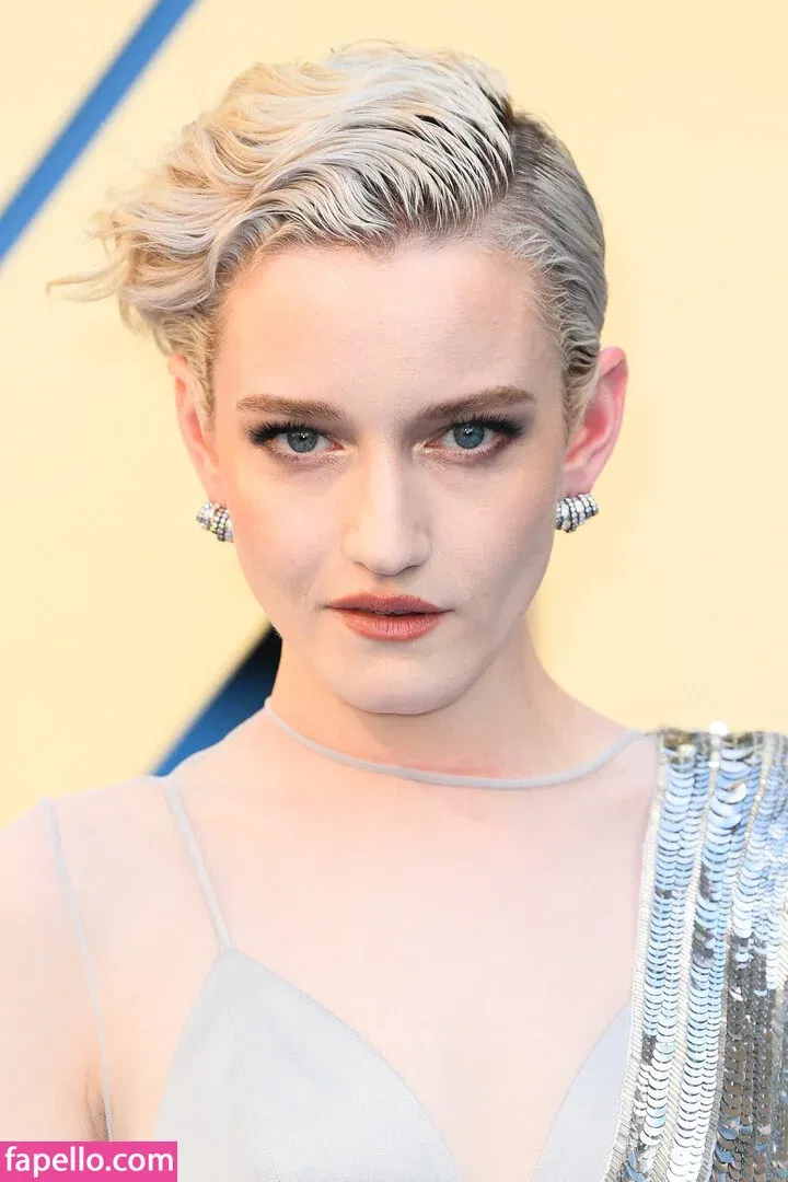 Julia Garner Onlyfans Photo Gallery 