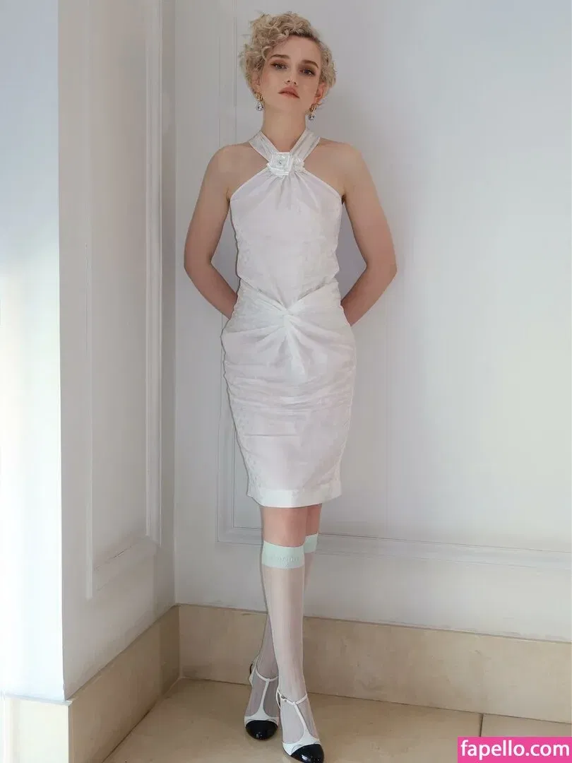 Julia Garner Onlyfans Photo Gallery 