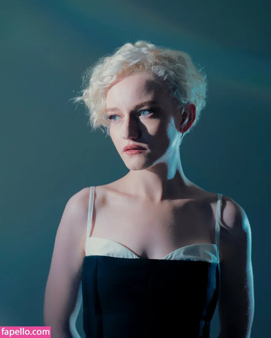Julia Garner Onlyfans Photo Gallery 