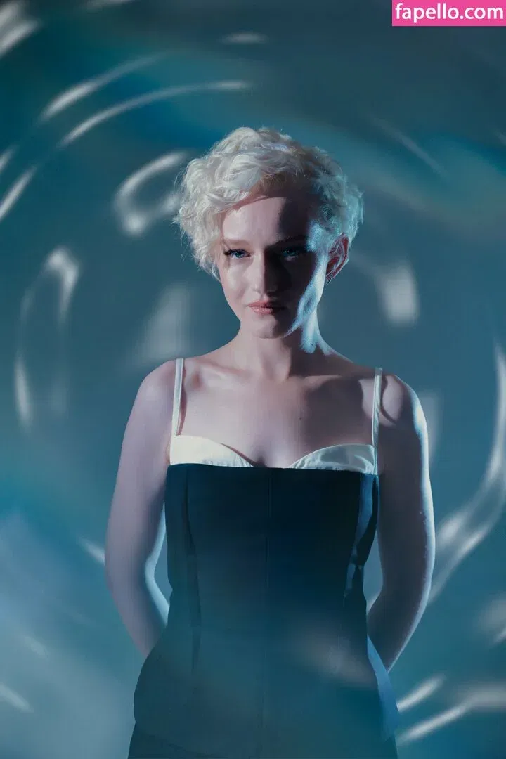 Julia Garner Onlyfans Photo Gallery 