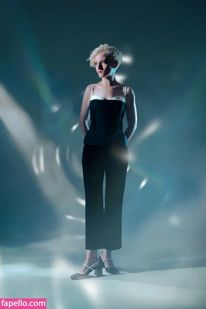 Julia Garner Onlyfans Photo Gallery 