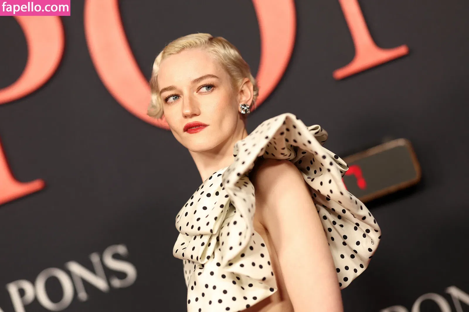 Julia Garner Onlyfans Photo Gallery 