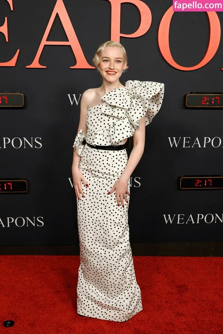 Julia Garner Onlyfans Photo Gallery 