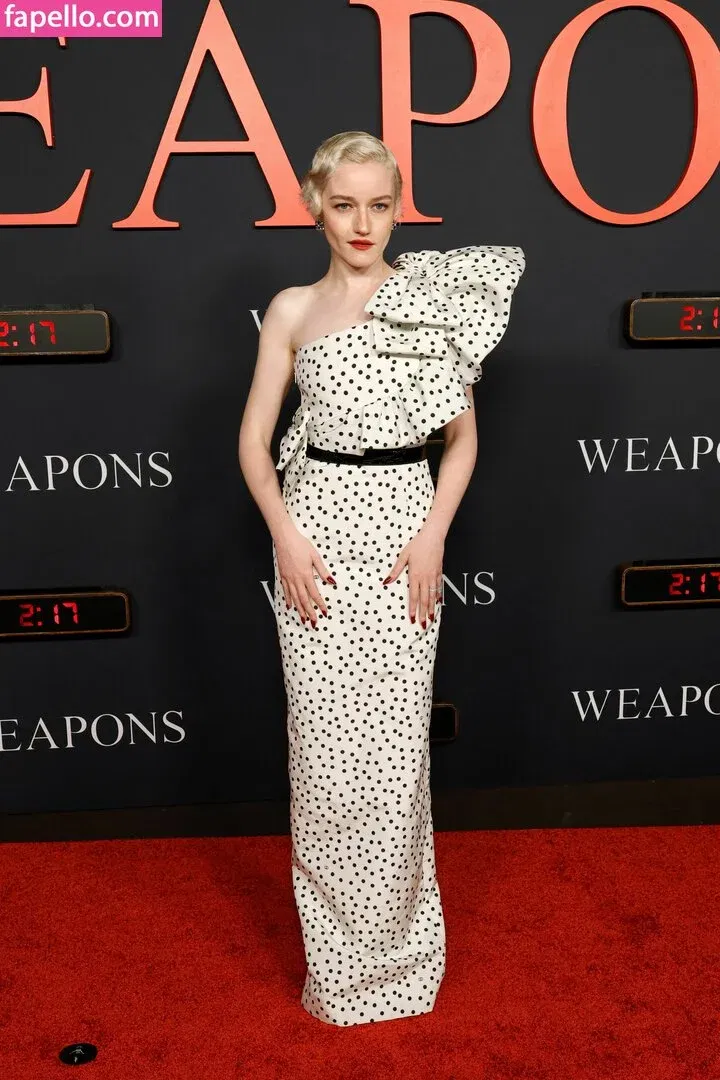 Julia Garner Onlyfans Photo Gallery 