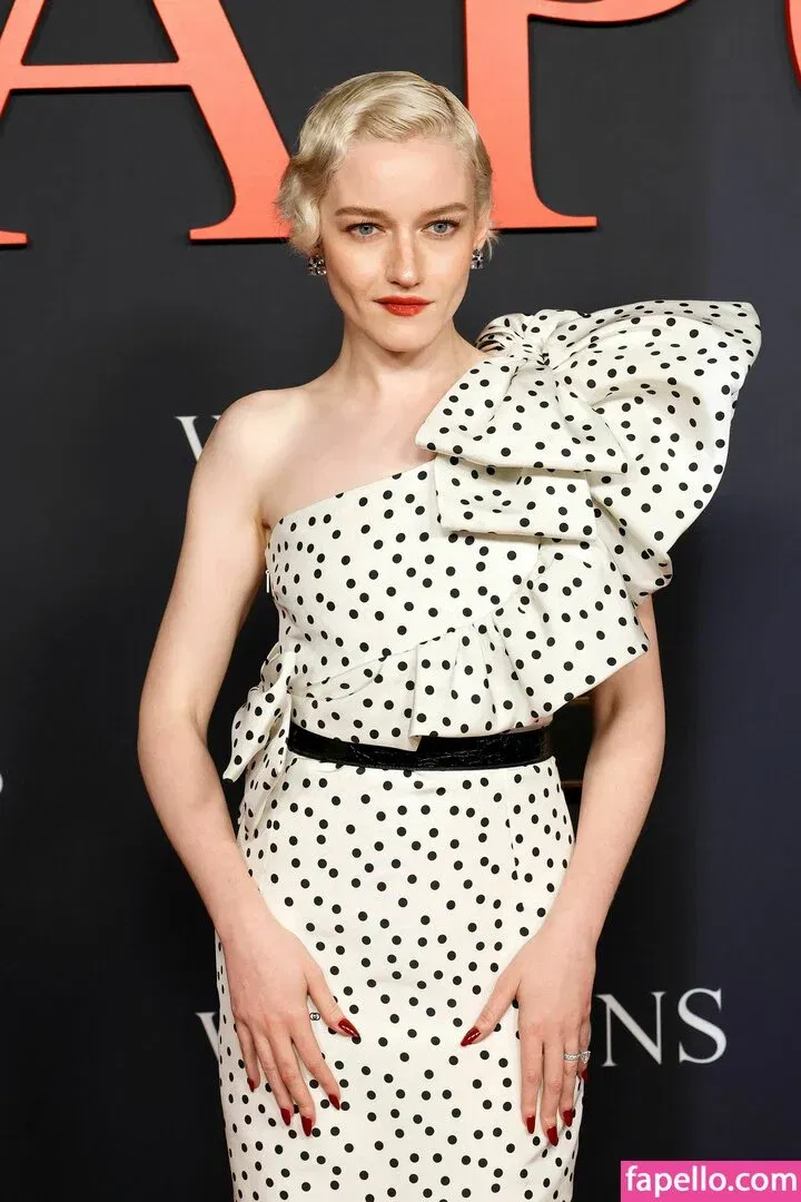 Julia Garner Onlyfans Photo Gallery 