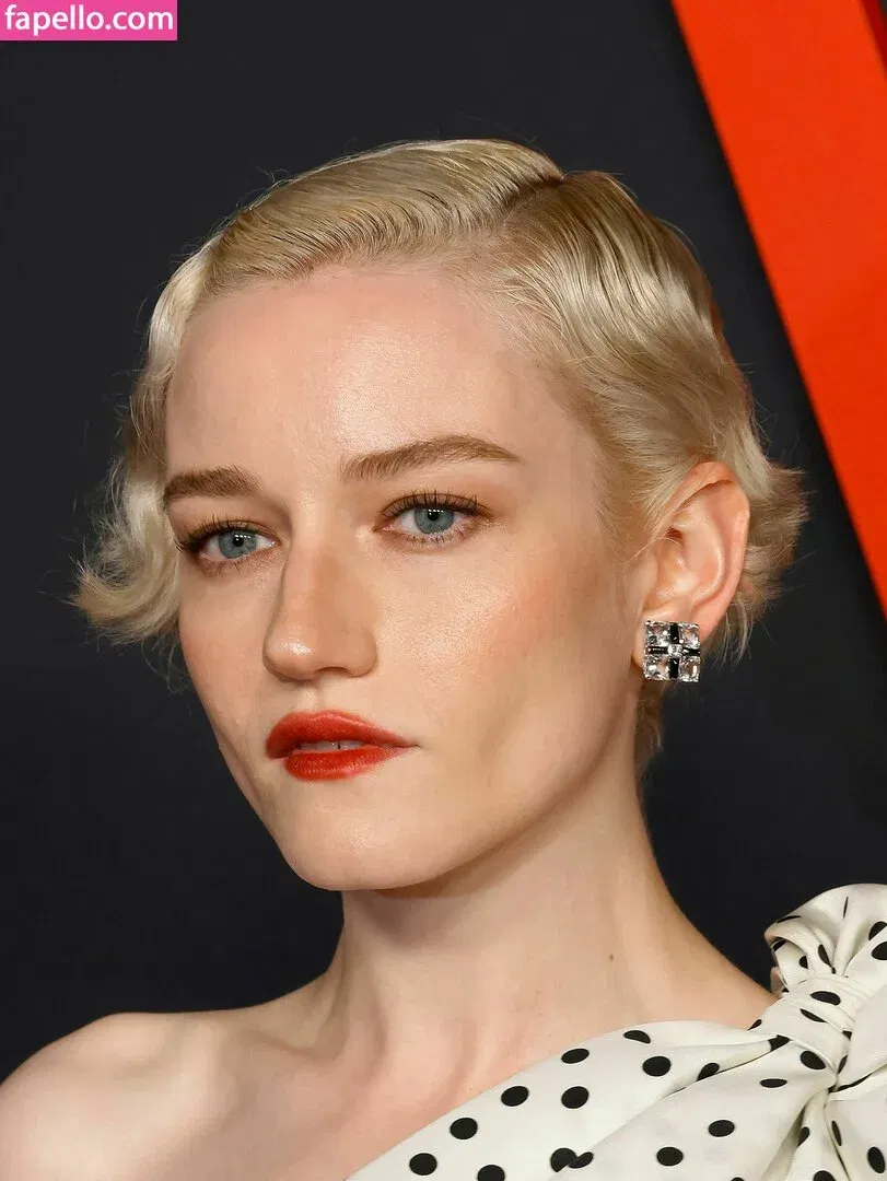 Julia Garner Onlyfans Photo Gallery 