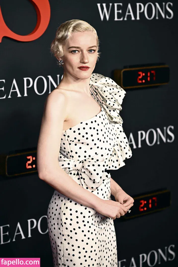 Julia Garner Onlyfans Photo Gallery 