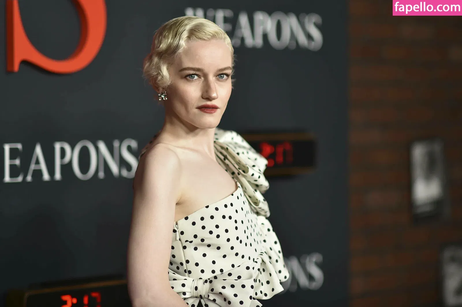 Julia Garner Onlyfans Photo Gallery 