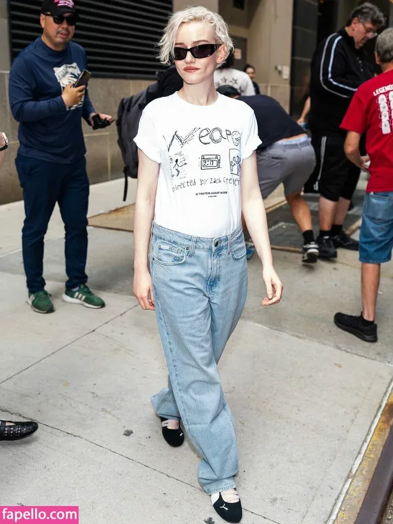 Julia Garner Onlyfans Photo Gallery 