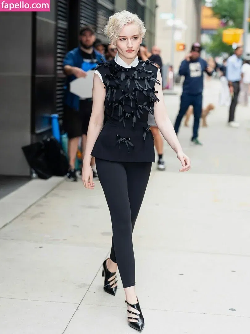 Julia Garner Onlyfans Photo Gallery 