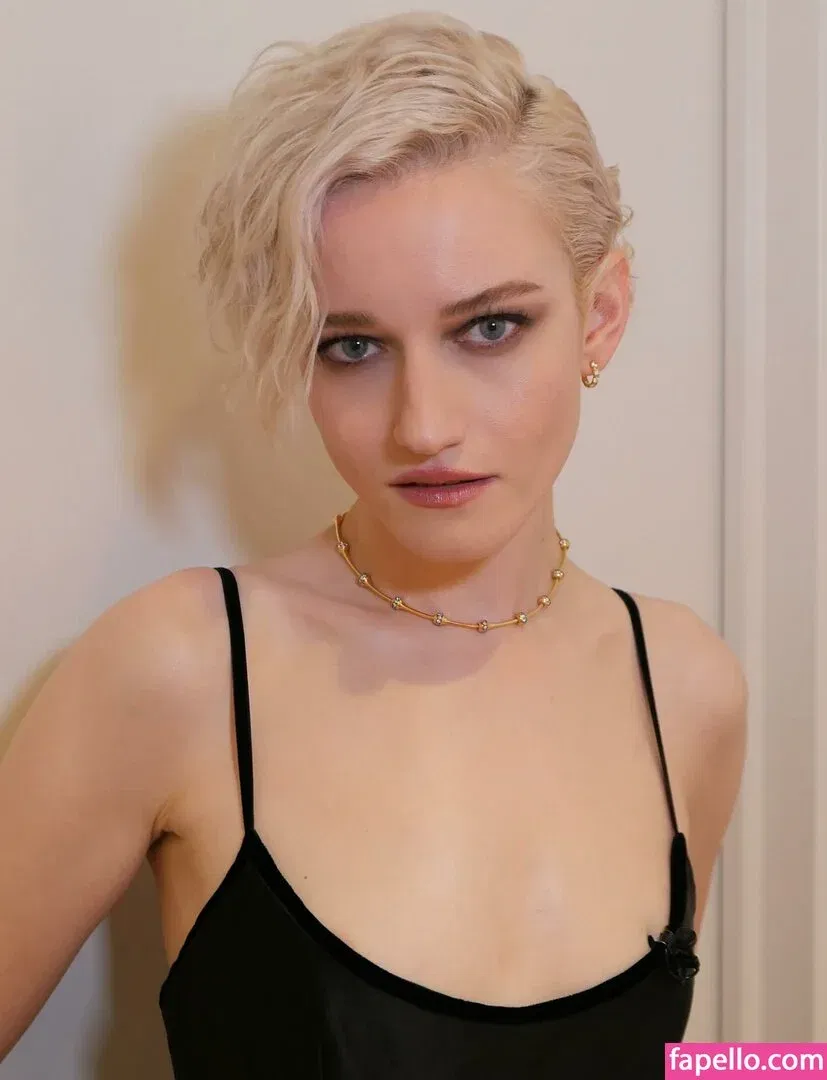 Julia Garner Onlyfans Photo Gallery 