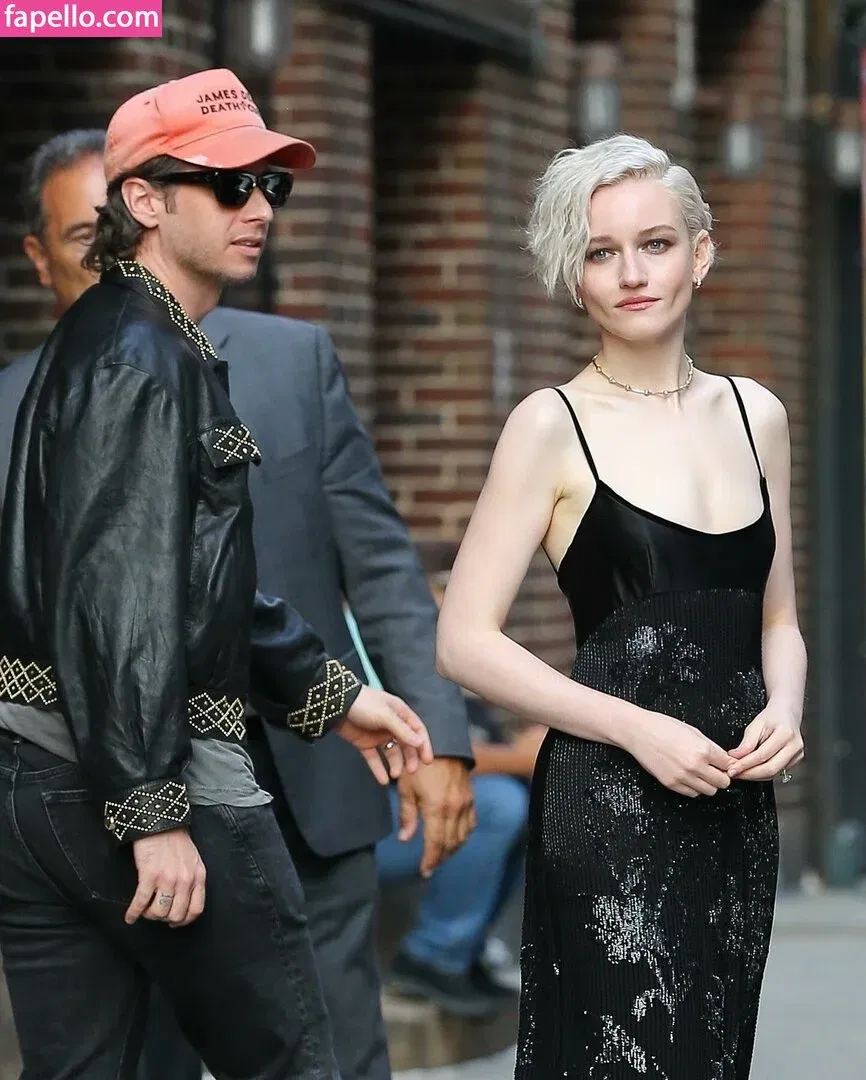 Julia Garner Onlyfans Photo Gallery 