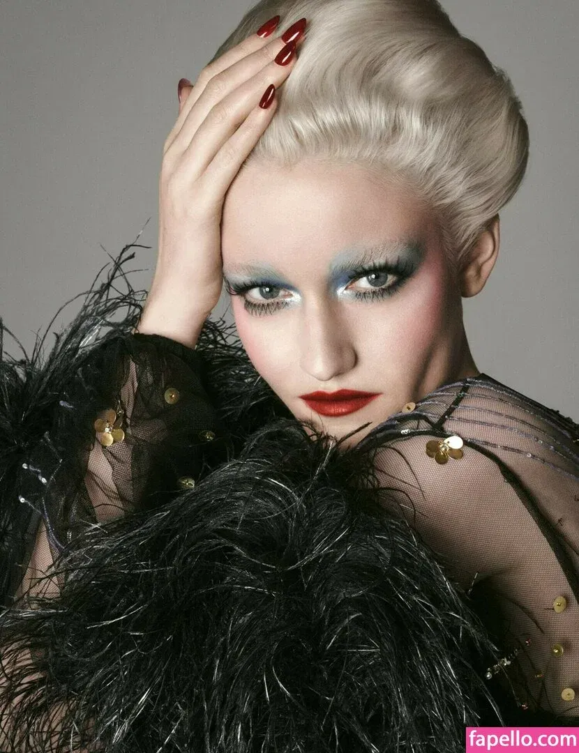 Julia Garner Onlyfans Photo Gallery 