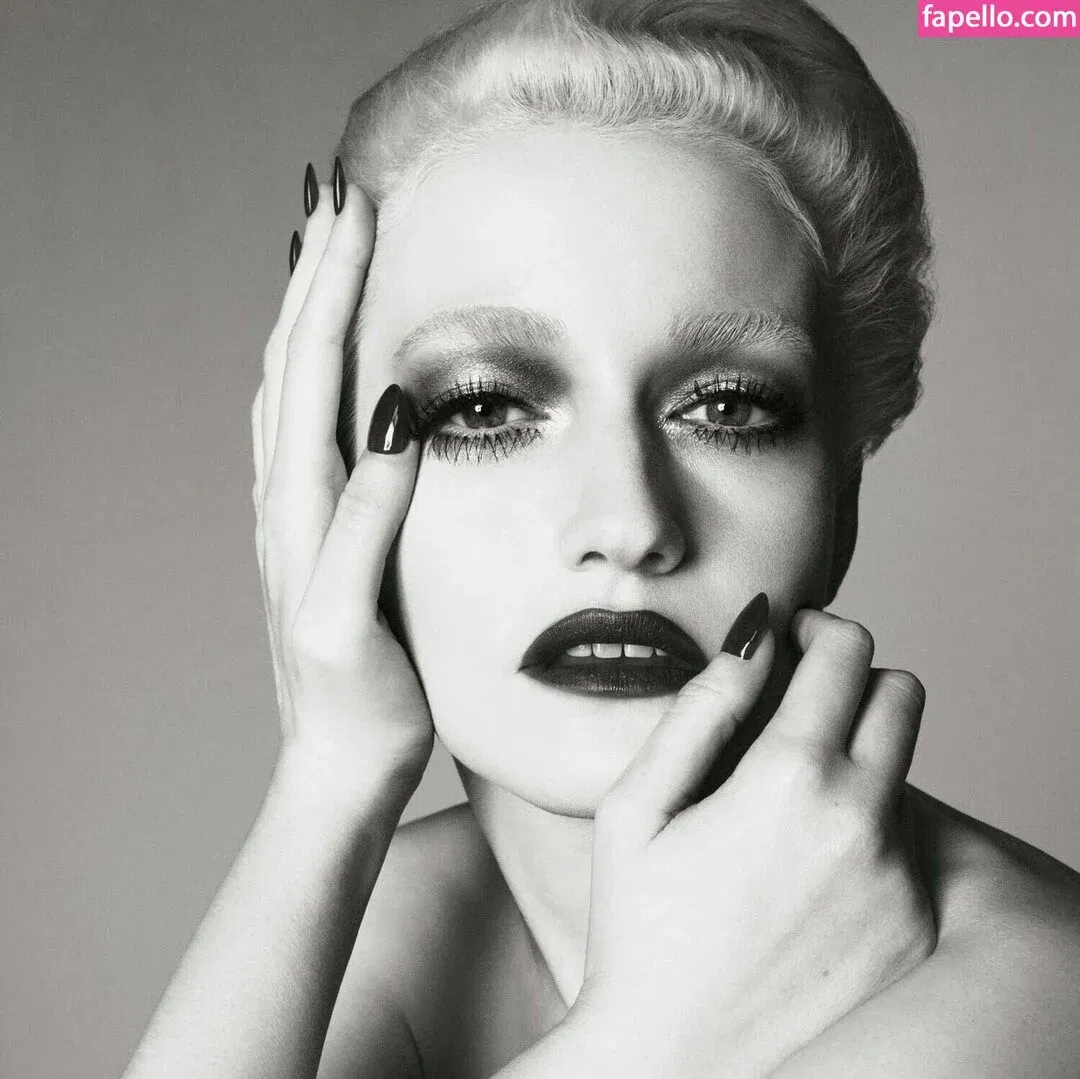 Julia Garner Onlyfans Photo Gallery 