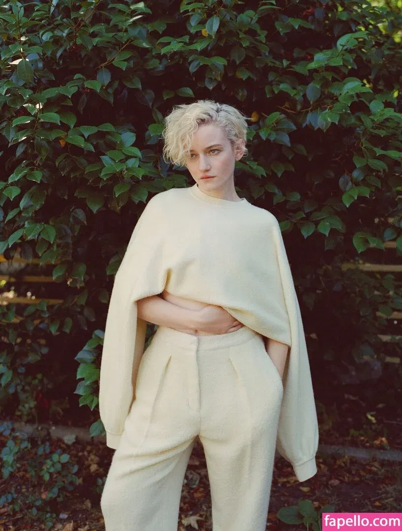 Julia Garner Onlyfans Photo Gallery 