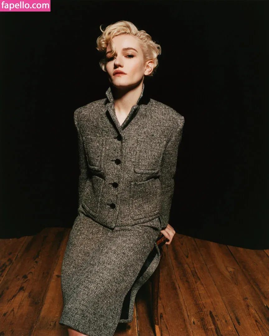 Julia Garner Onlyfans Photo Gallery 