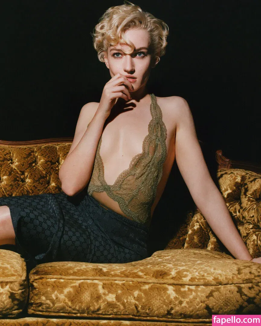 Julia Garner Onlyfans Photo Gallery 