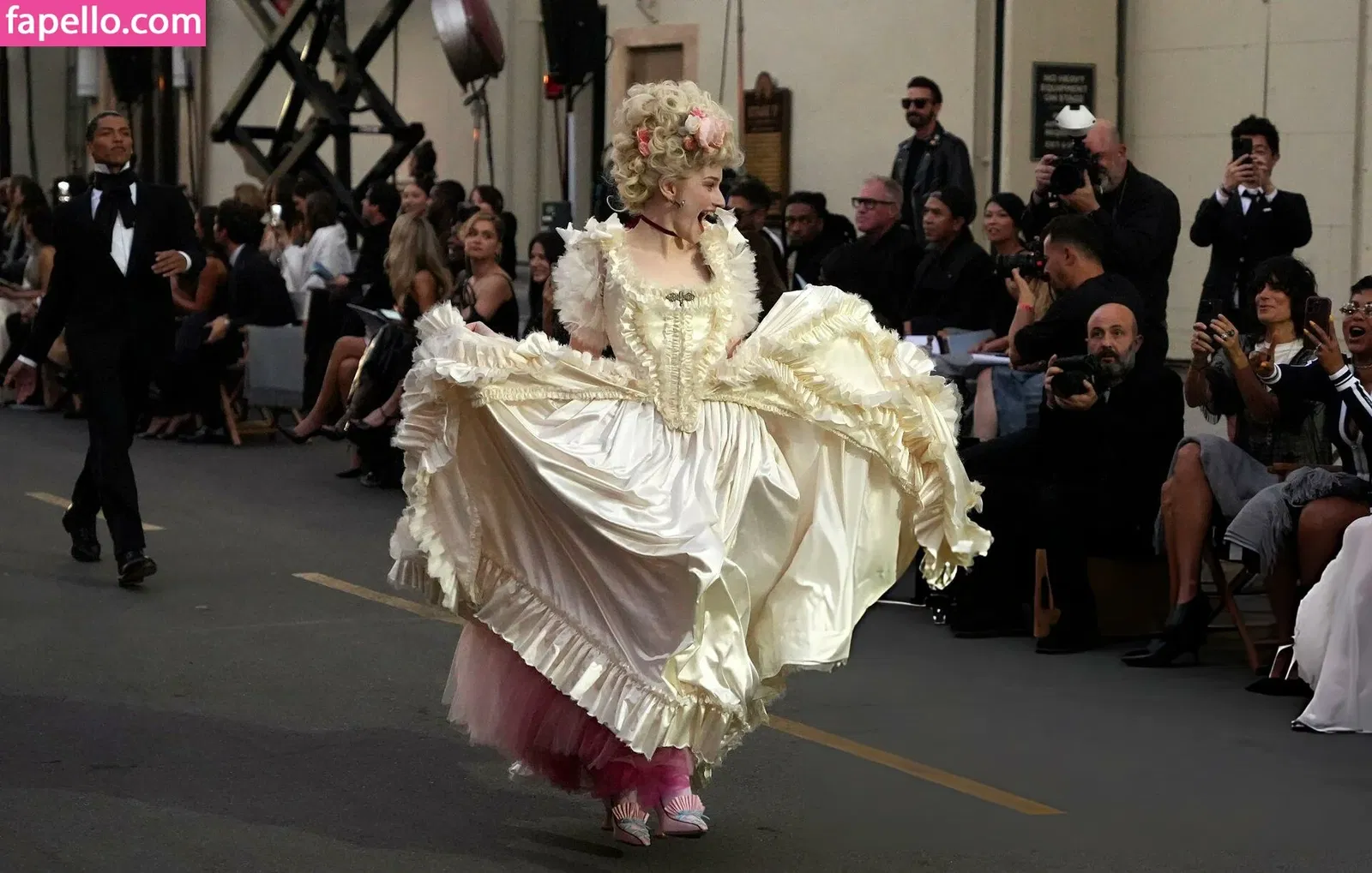 Julia Garner Onlyfans Photo Gallery 