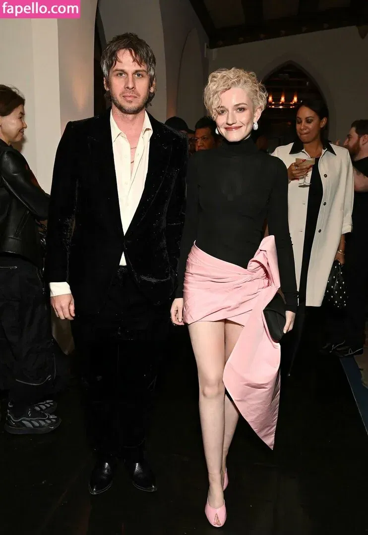 Julia Garner Onlyfans Photo Gallery 