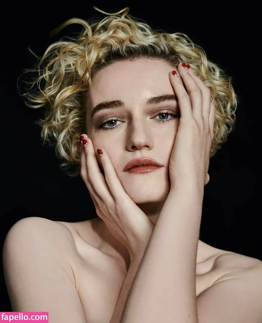 Julia Garner Onlyfans Photo Gallery 