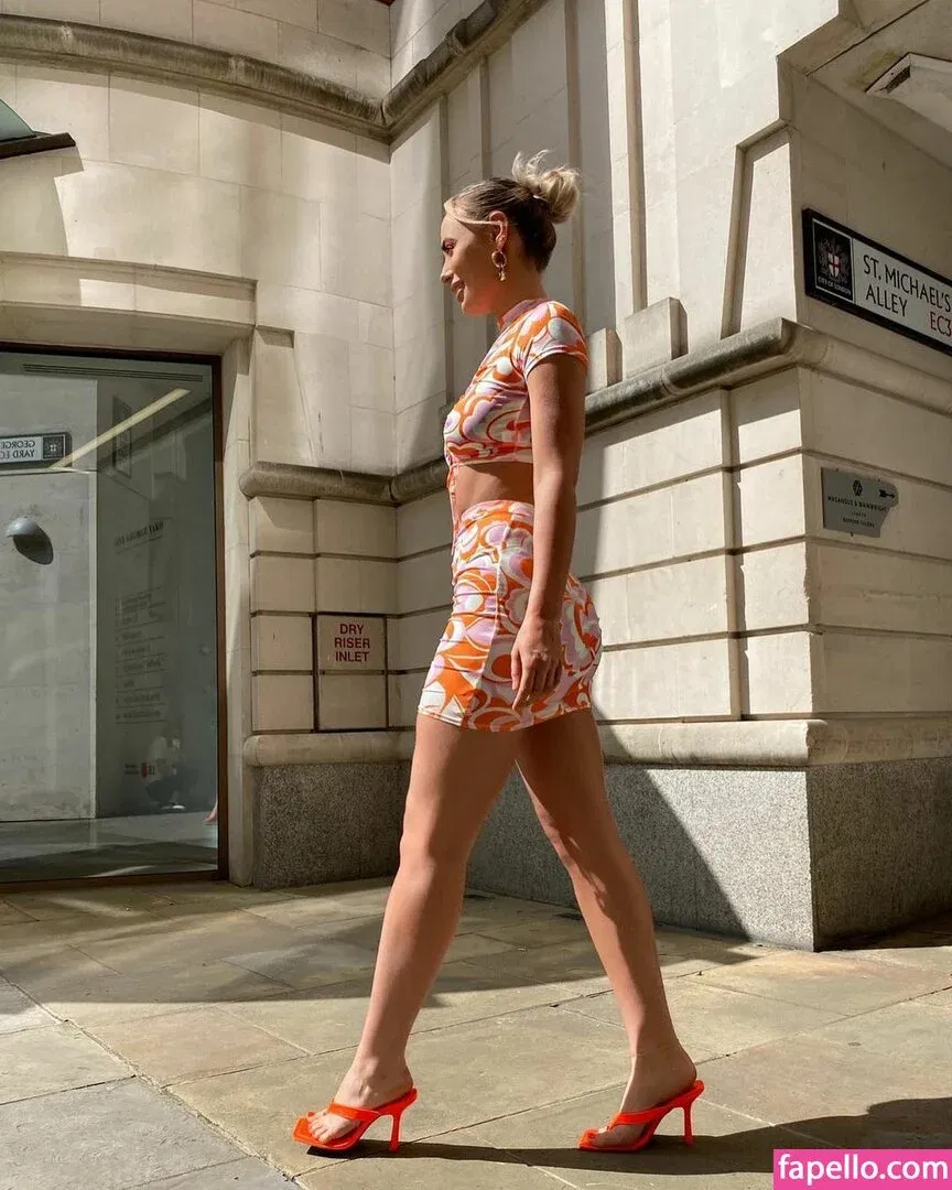 Millie Court Onlyfans Photo Gallery 