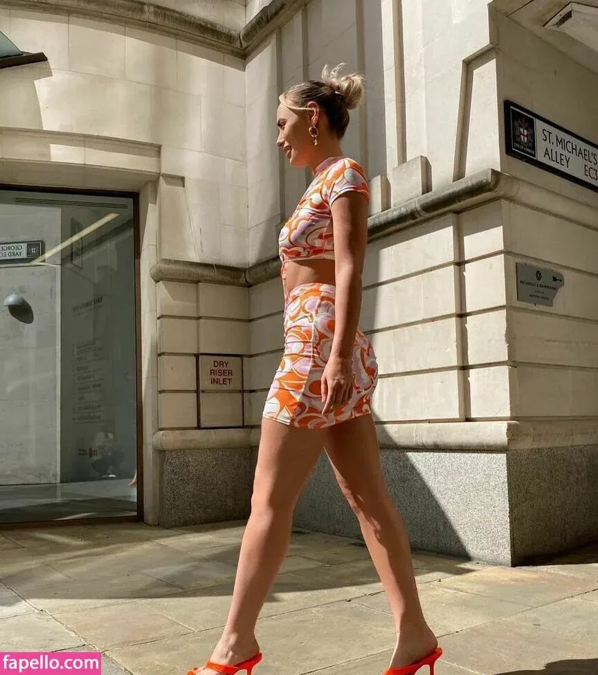 Millie Court Onlyfans Photo Gallery 