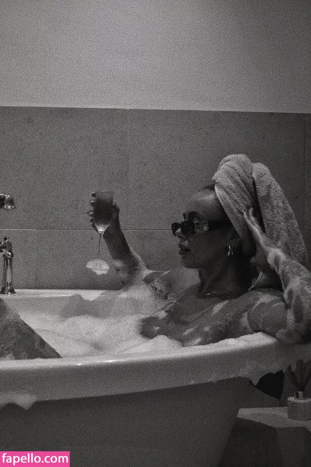 Millie Court Onlyfans Photo Gallery 