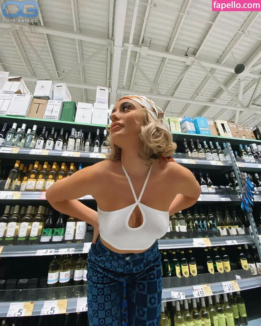 Millie Court Onlyfans Photo Gallery 