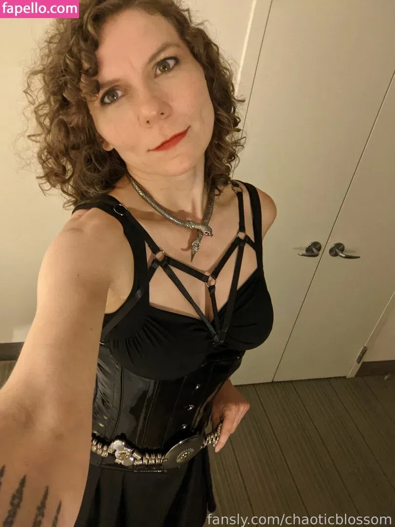 chaoticblossom Onlyfans Photo Gallery 