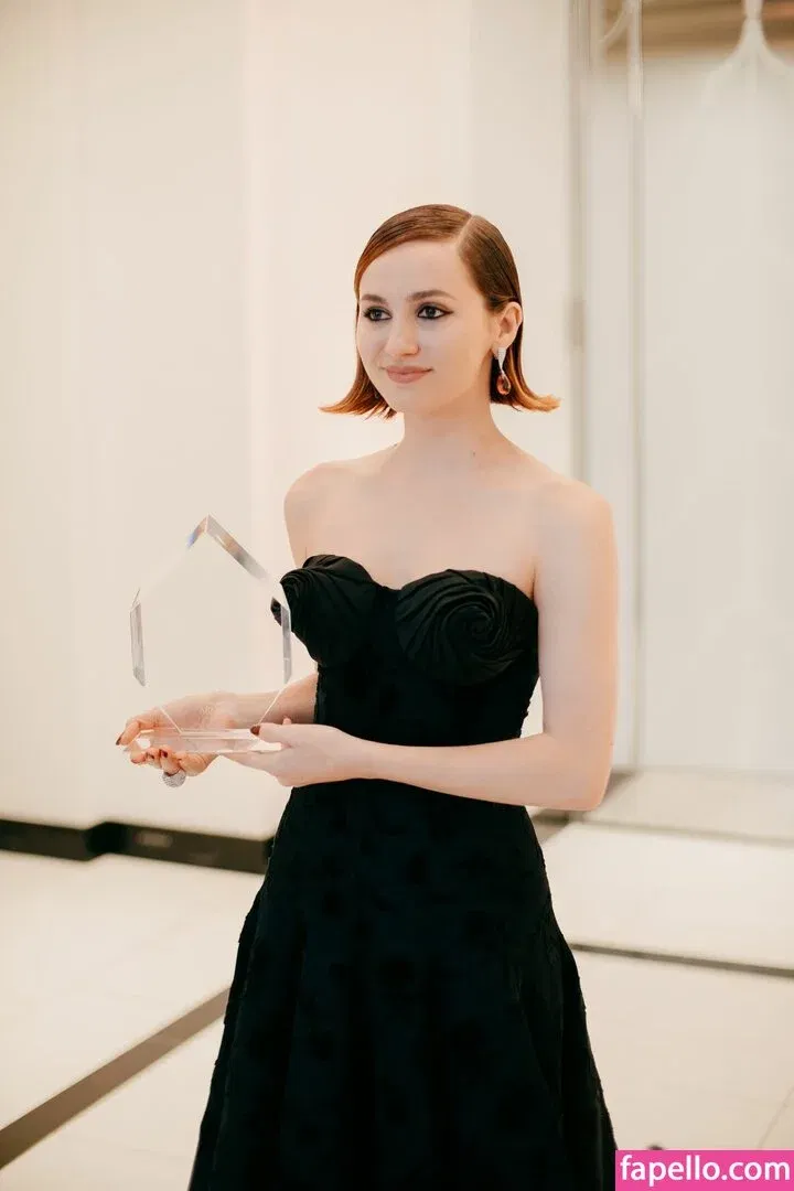 Maude Apatow Onlyfans Photo Gallery 