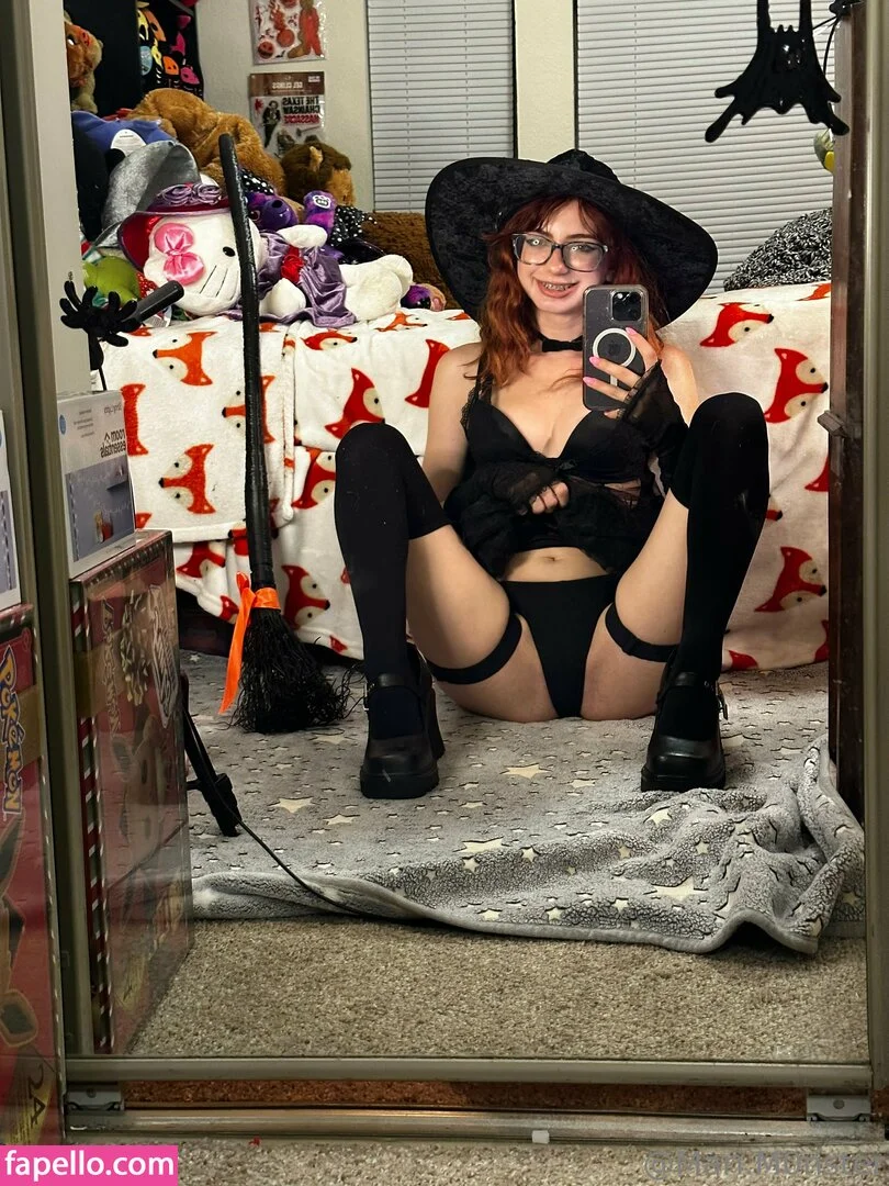 mari.m0nster Onlyfans Photo Gallery 