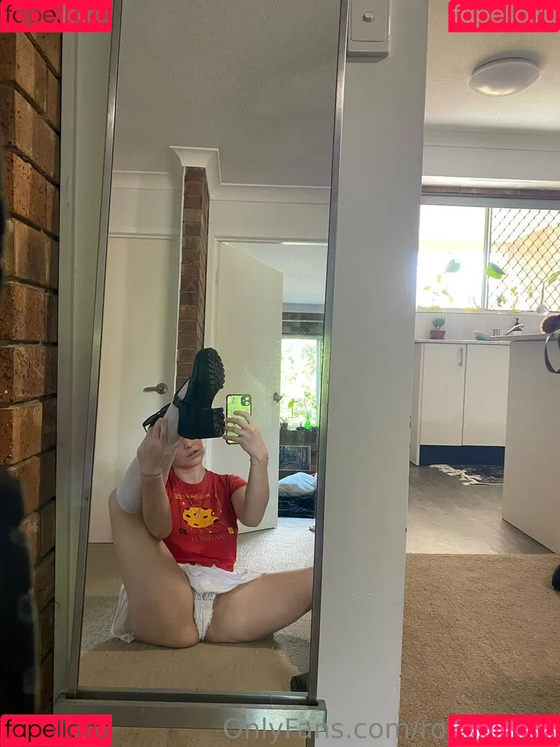 room1204 Onlyfans Photo Gallery 