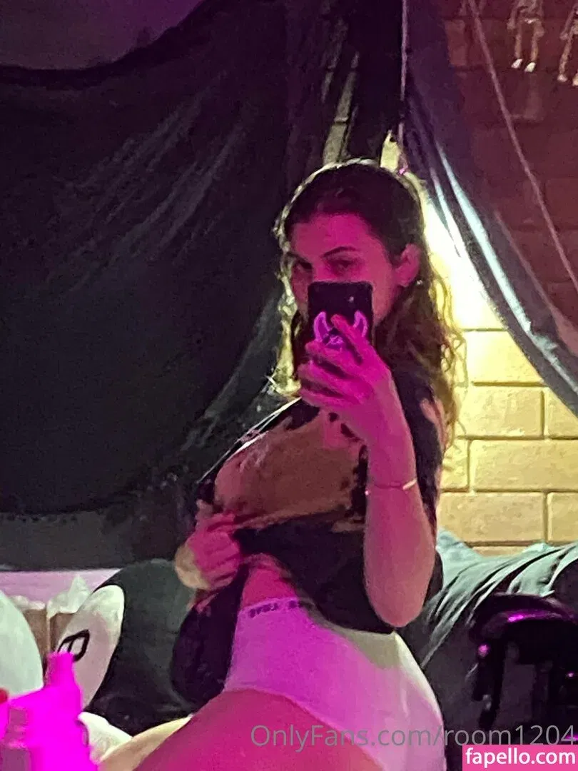 room1204 Onlyfans Photo Gallery 