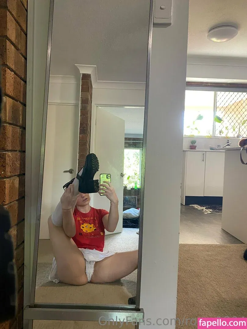 room1204 Onlyfans Photo Gallery 