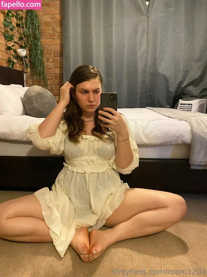 room1204 Onlyfans Photo Gallery 