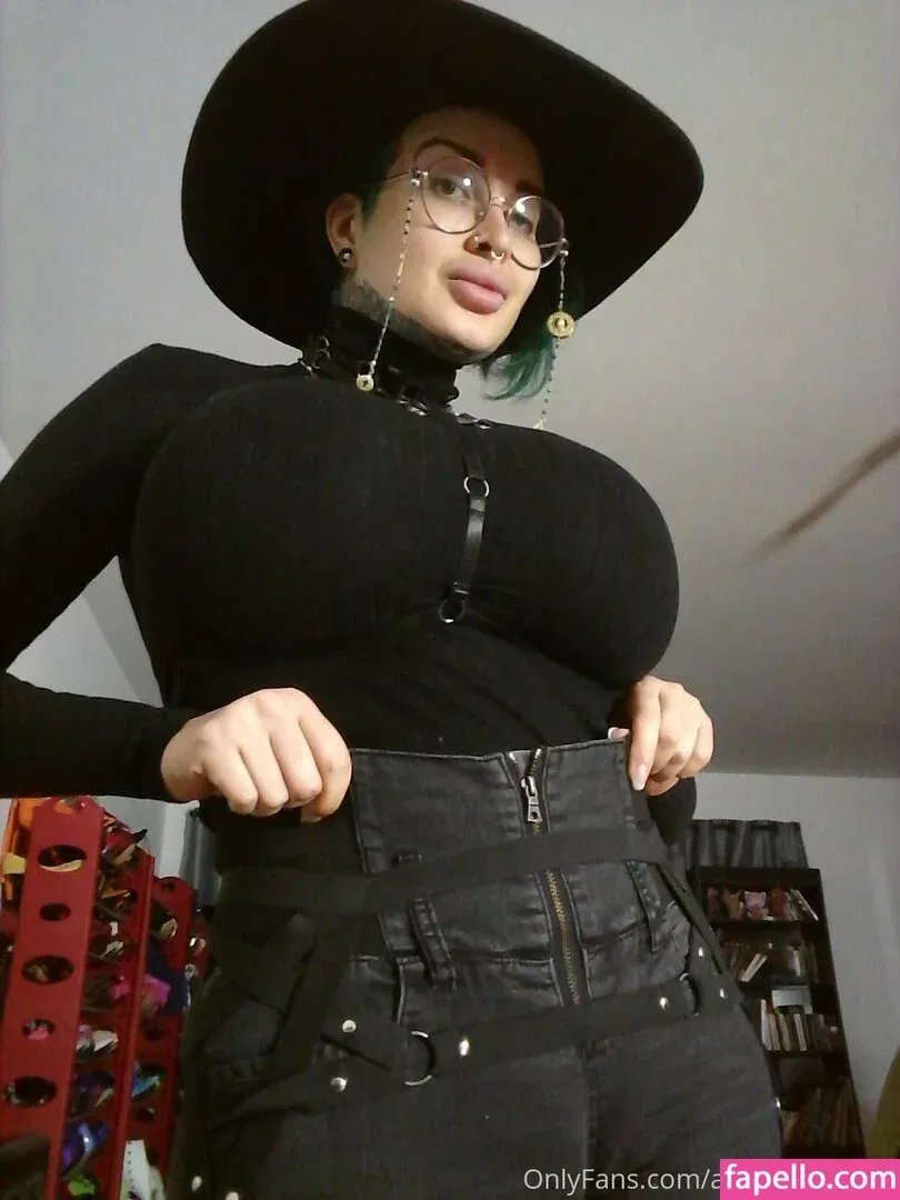 Ariane Saint Amour Onlyfans Photo Gallery 