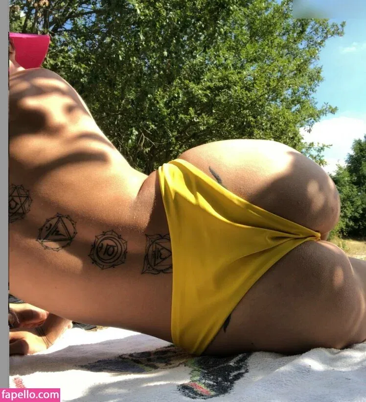 Kim.kn/eileenbaby777 Onlyfans Photo Gallery 