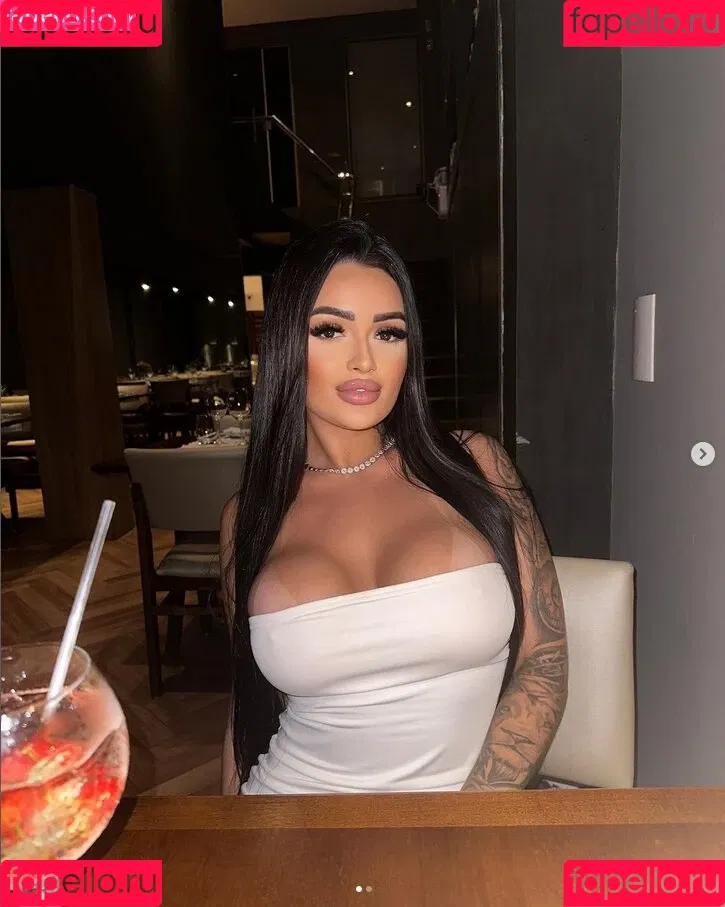 Larissa Ribeiro Onlyfans Photo Gallery 