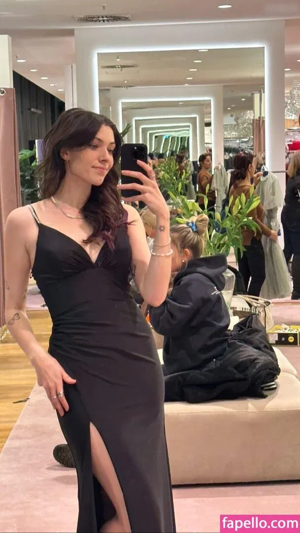 Reved Onlyfans Photo Gallery 