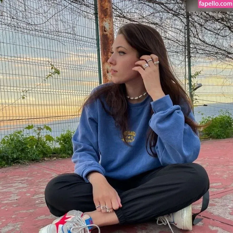 Reved Onlyfans Photo Gallery 