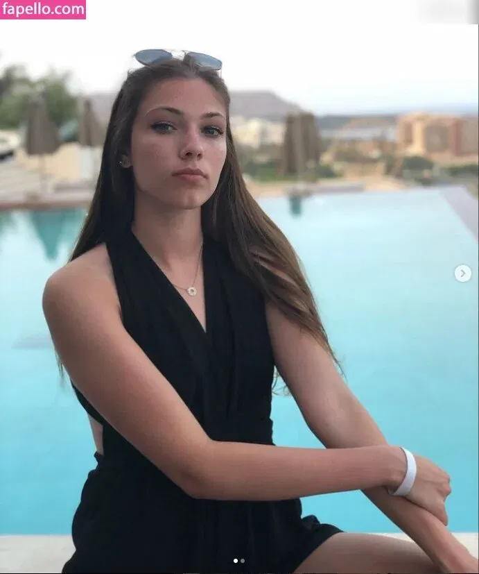 Reved Onlyfans Photo Gallery 