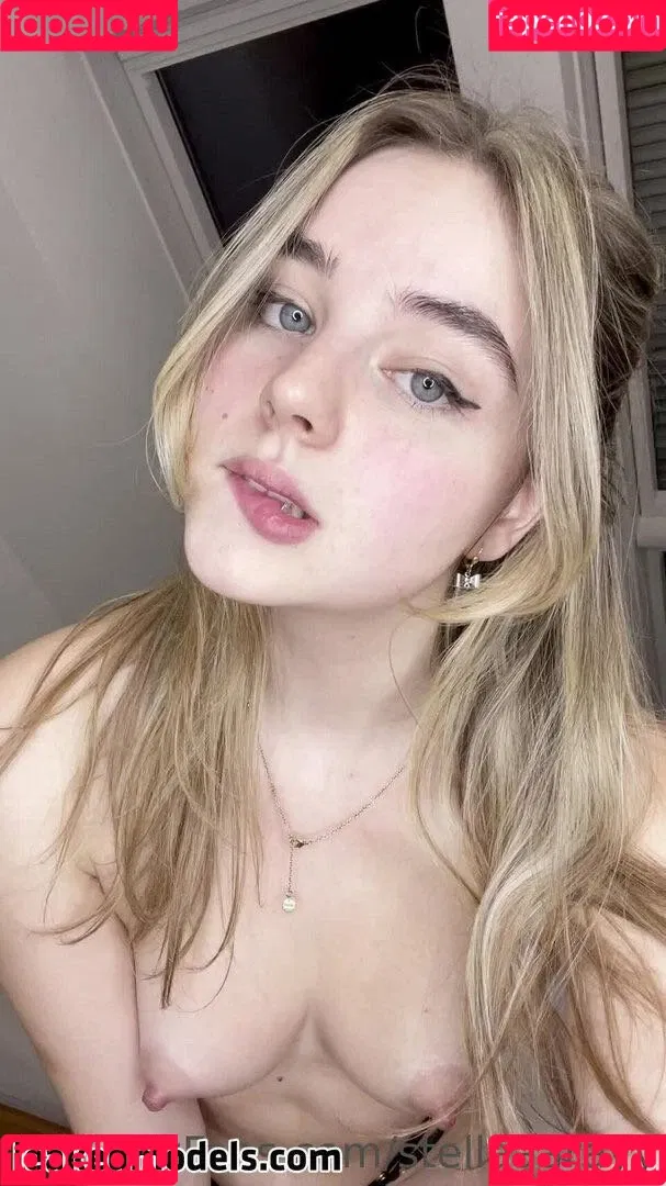 Stellaarayy / blondieestella Onlyfans Photo Gallery 