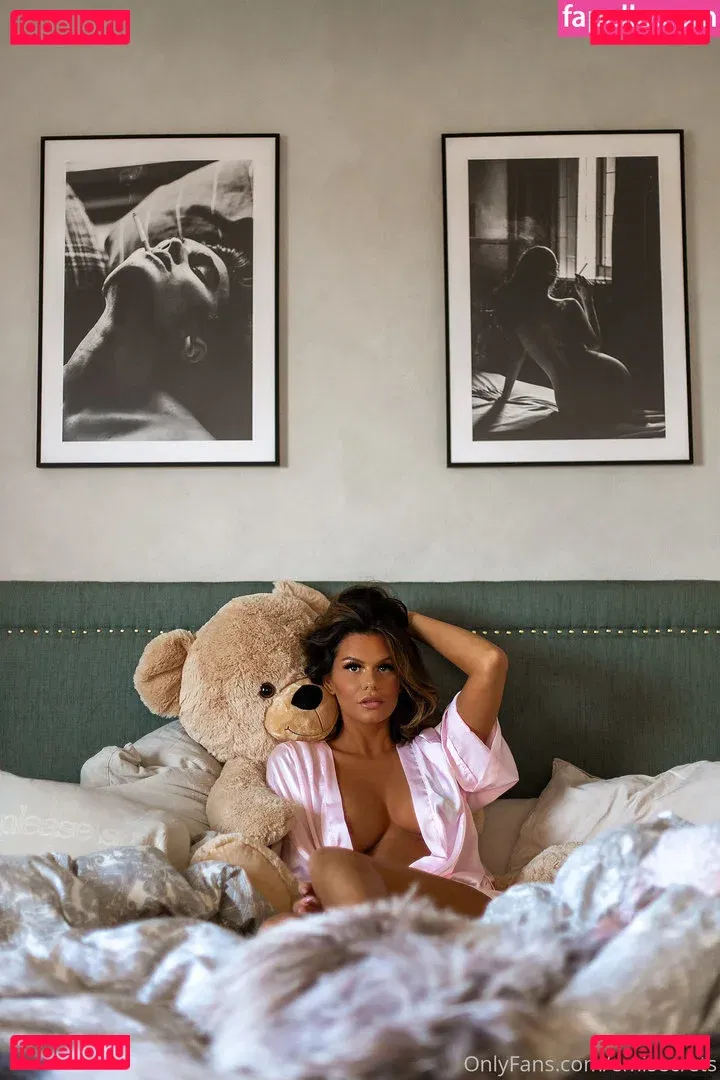 Emisecrets Onlyfans Photo Gallery 