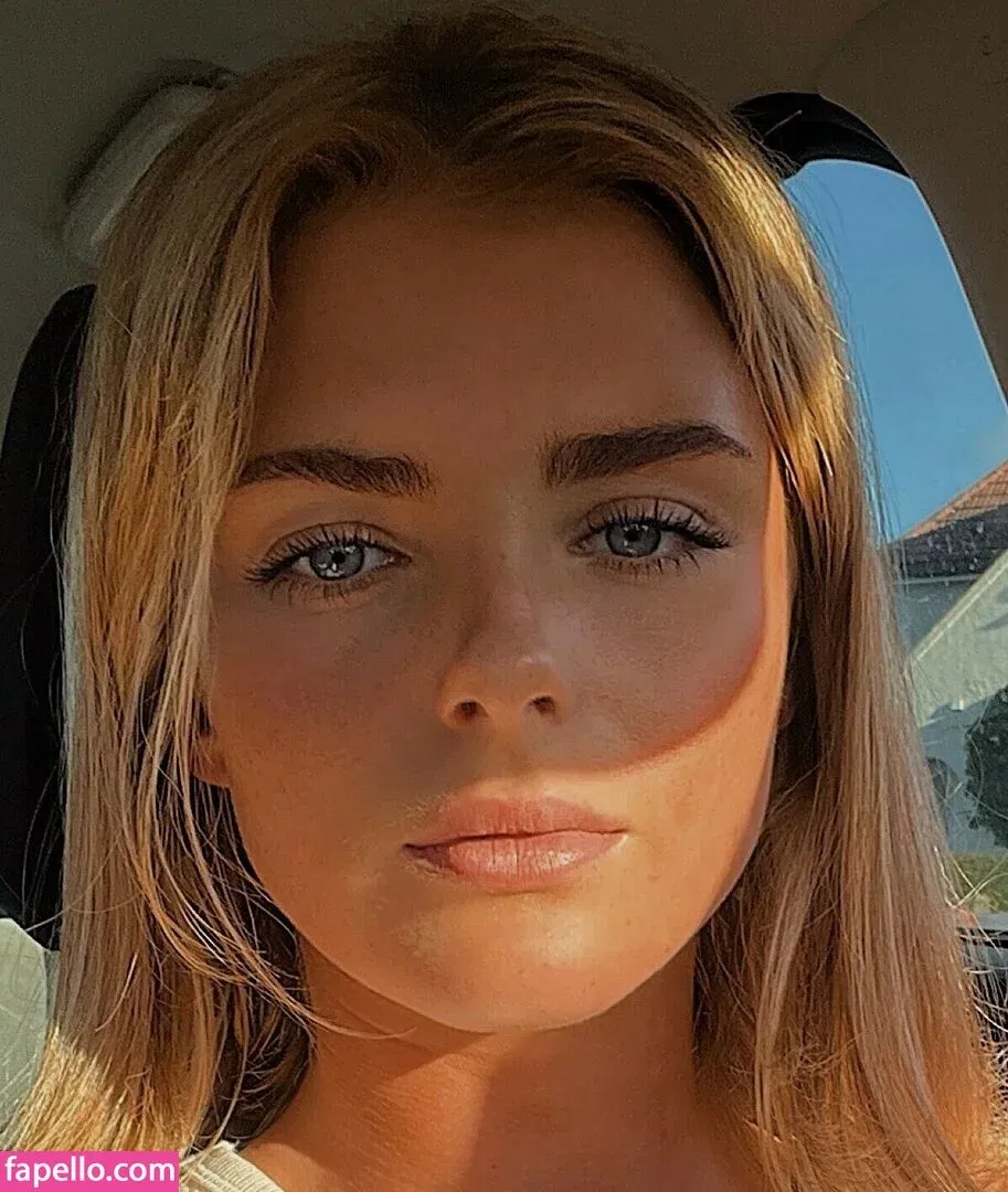 Emily Pool Onlyfans Photo Gallery 