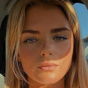 Emily Pool Onlyfans Photo Gallery 