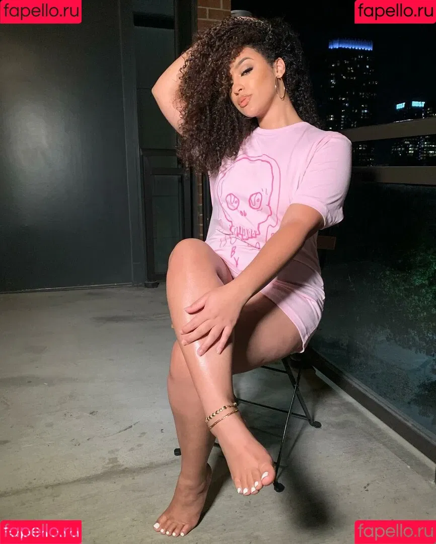 Feetbyfalliie Onlyfans Photo Gallery 