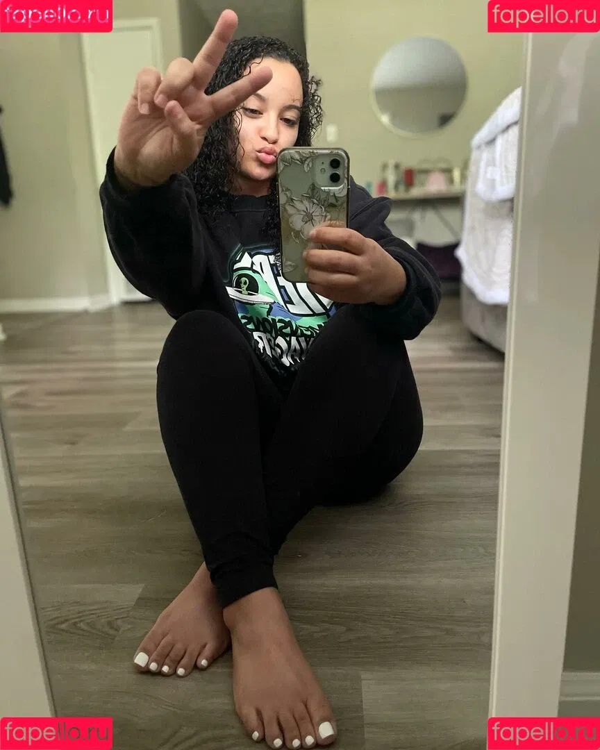 Feetbyfalliie Onlyfans Photo Gallery 