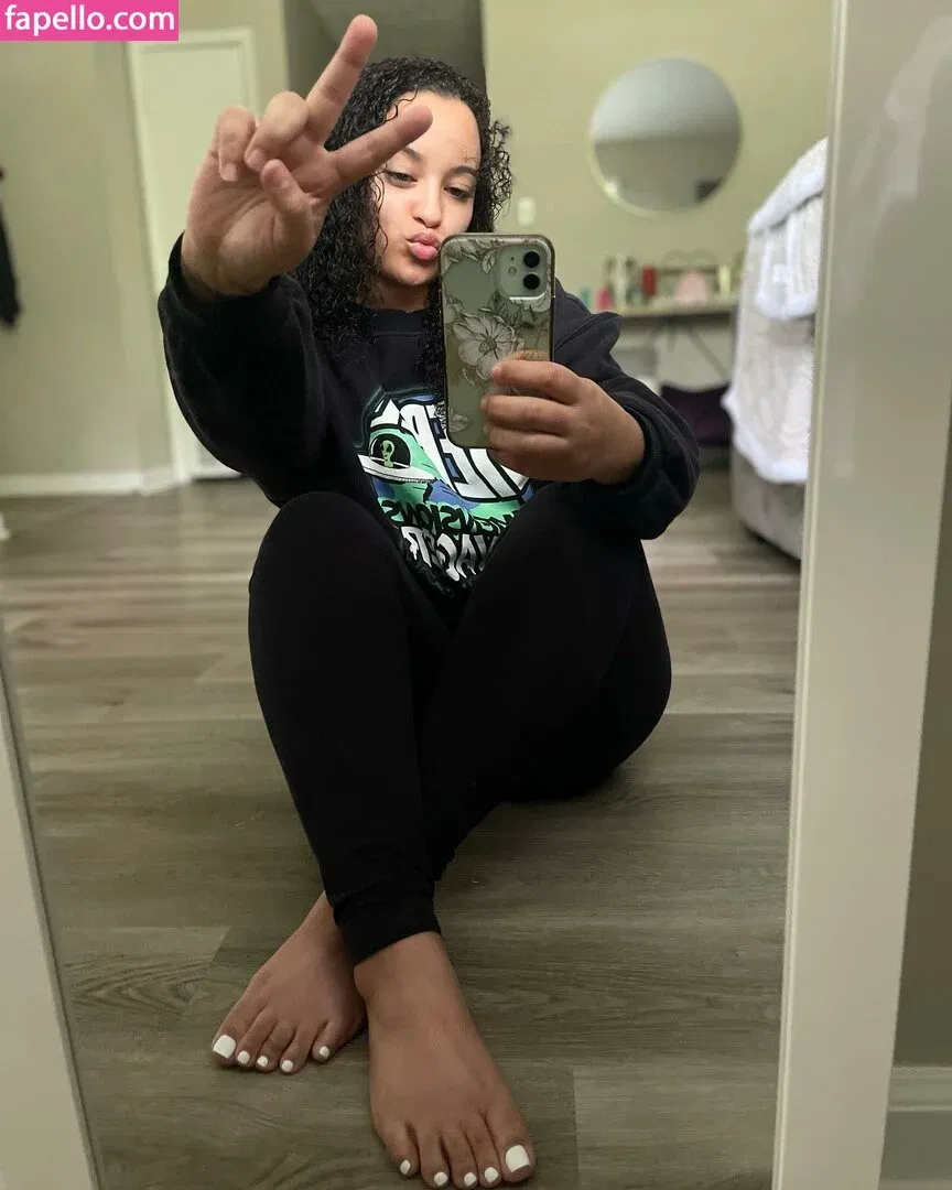 Feetbyfalliie Onlyfans Photo Gallery 