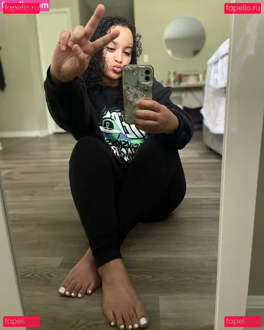 Feetbyfalliie Onlyfans Photo Gallery 