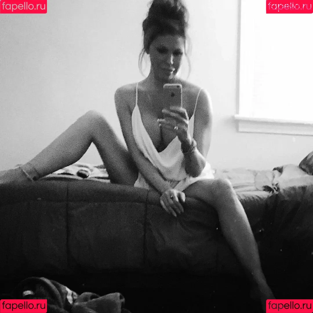 Nikki Cox Onlyfans Photo Gallery 